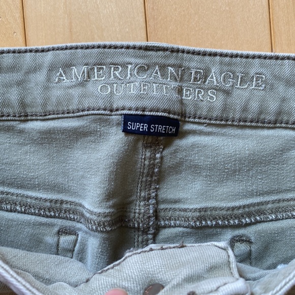 AE Green Shorts - Picture 2 of 4